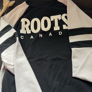Roots sweater M